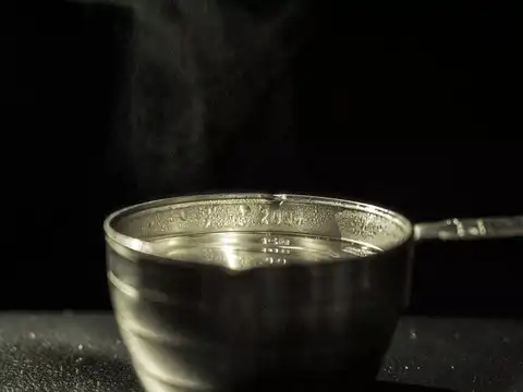 Warm salt&ndash;herb sip (drinkable &ldquo;gargle&rdquo;)