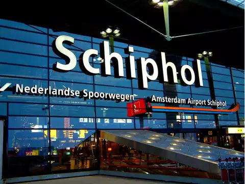 6 &ndash; Amsterdam Schiphol Airport (AMS), Netherlands