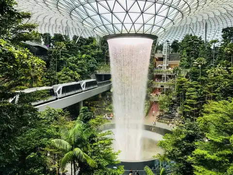 1 &ndash; Singapore Changi Airport (SIN), Singapore