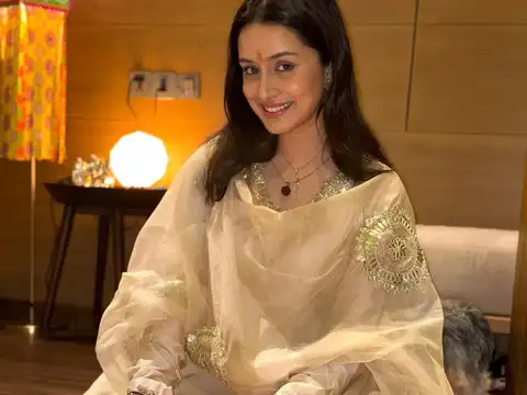 Shraddha Kapoor&rsquo;s ivory anarkali elegance
