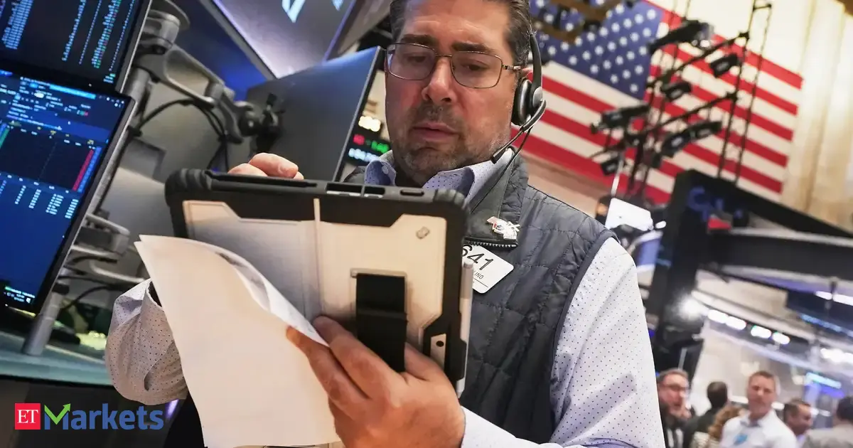 Wall Street ends mixed as earnings lift the Dow - The Economic Times