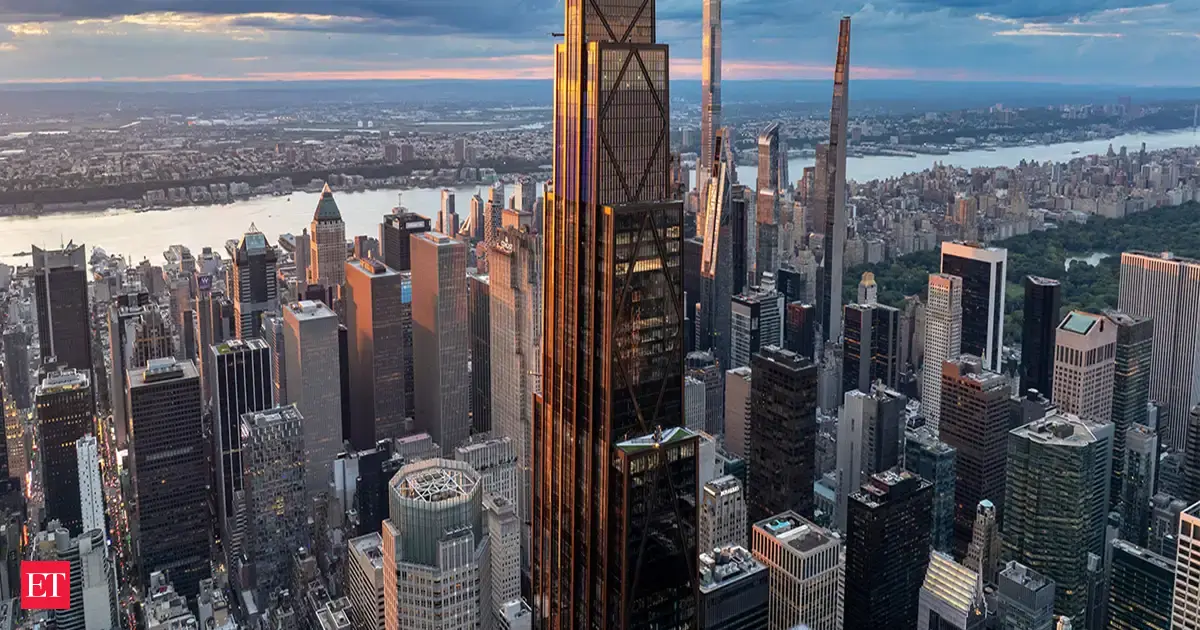 JPMorgan Chase’s new $3 billion 60-story headquarters in Manhattan has 19 restaurants and a smart coffee ordering app