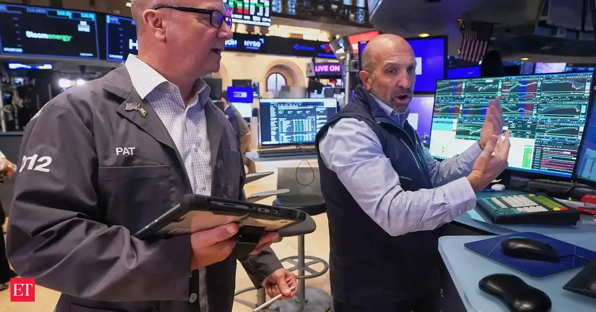 US stock market today: Wall Street climbed 0.3% – Dow, S&P 500 and Nasdaq all rise as tech stocks drive rebound; gold and oil surge
