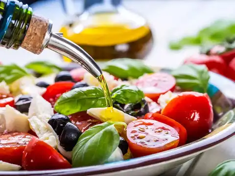 Food 2: leafy salads and olive oil (DASH pattern)