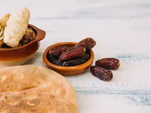 Dates + Nut butter