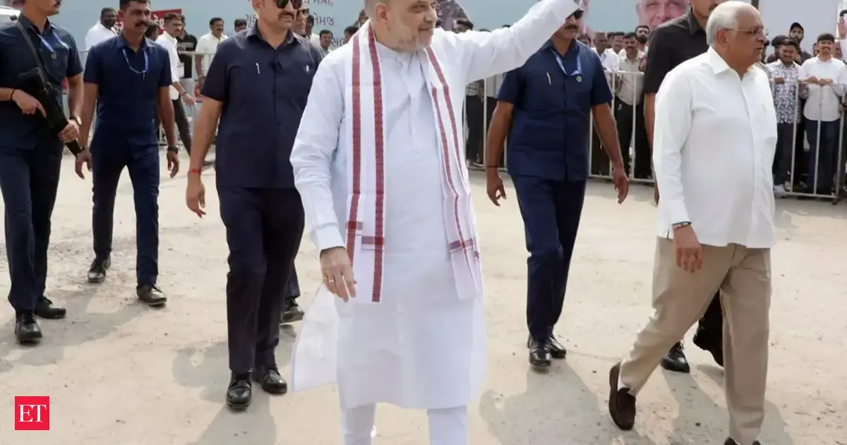 O Ministro do Interior da União, Amit Shah, inaugurará navios de pesca em alto mar na doca de Mazagon em 27 de outubro. O Ministro do Interior da União, Amit Shah, inaugurará navios de pesca em alto mar na doca de Mazagon em 27 de outubro.