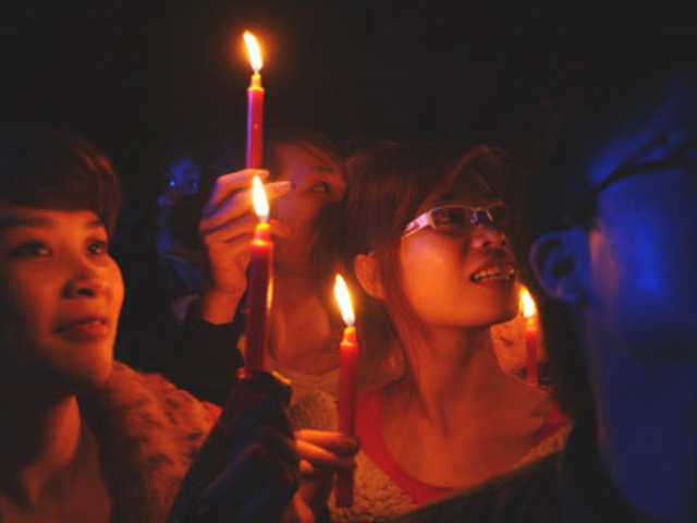 Hanoi residents mark 'Earth Hour'