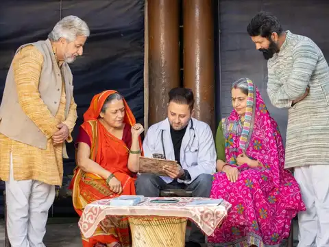 What cashless medical benefit do senior citizens get under Ayushman Bharat?
