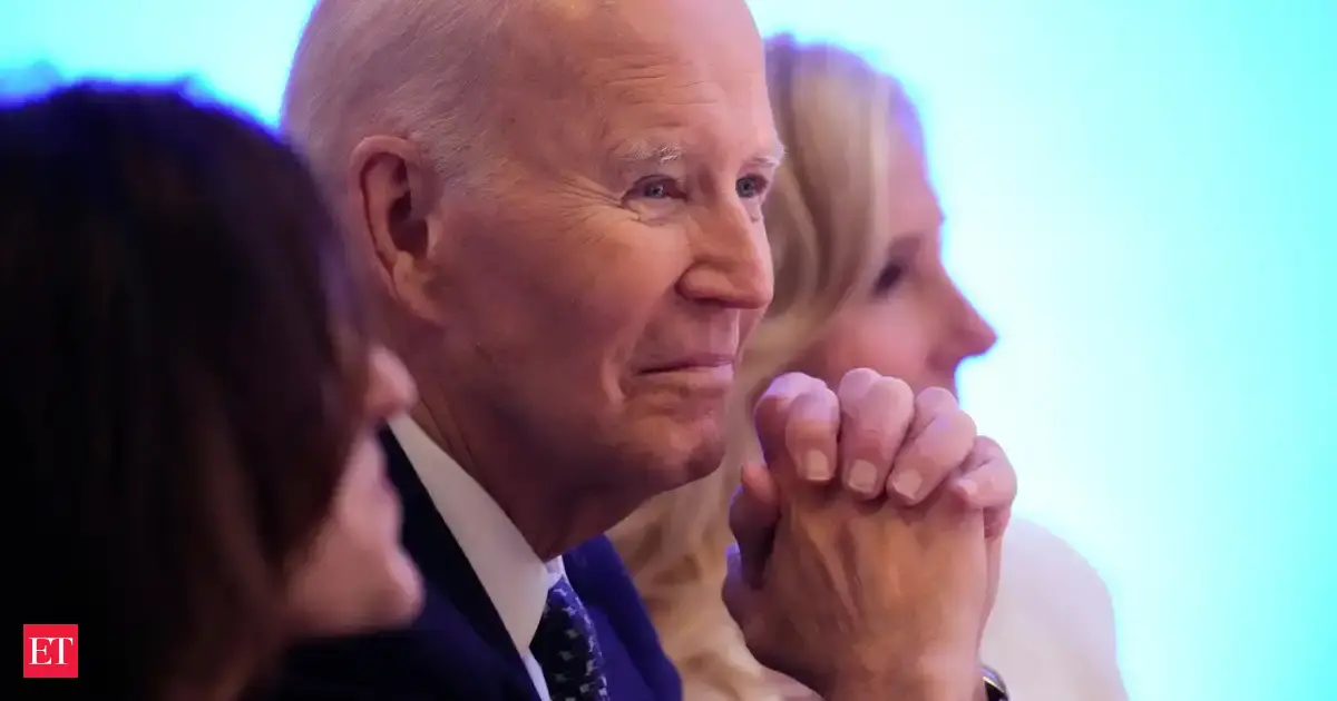 Senators urge Trump to reconsider dropping Biden airline compensation plan Senators urge Trump to reconsider dropping Biden airline compensation plan