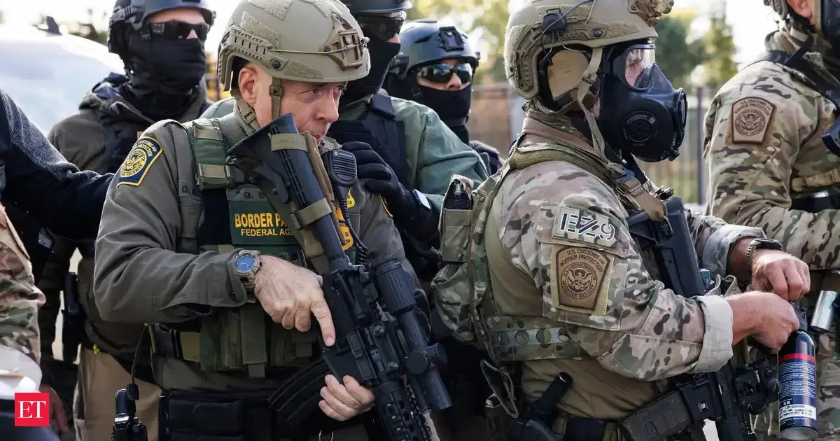 Sara Ellis 판사: 시카고 판사는 국경 순찰대 사령관에게 매일 작전 상황을 보고하라고 명령했습니다. Sara Ellis 판사: 시카고 판사는 국경 순찰대 사령관에게 매일 작전 상황을 보고하라고 명령했습니다.