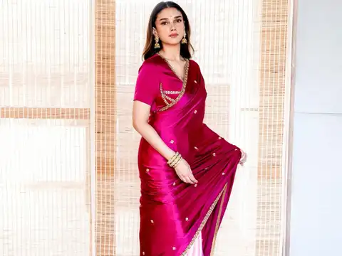 The &lsquo;Gulbahar&rsquo; magic in silk satin 