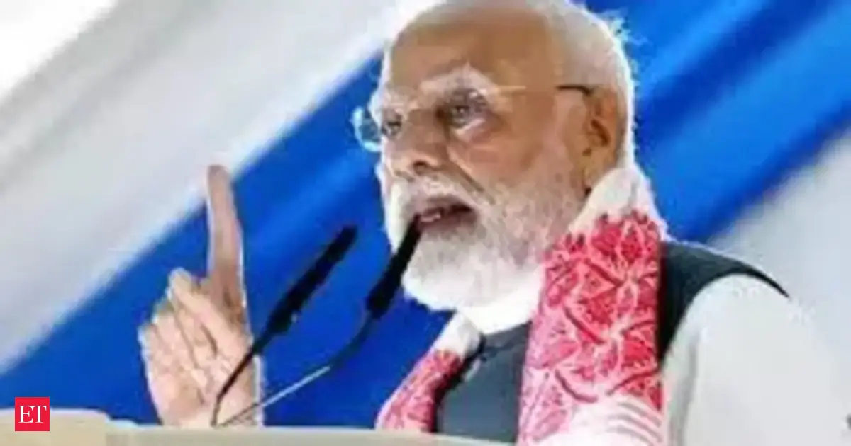 PM Modi leads mega roadshow in Patna