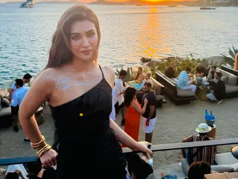 Kriti Sanon&rsquo;s one-shoulder elegance