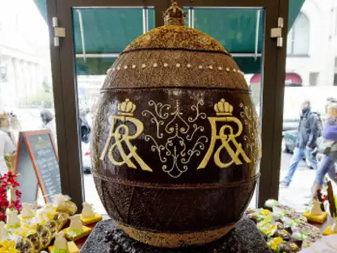 A giant chocolate Easter egg in Berlin A giant chocolate Easter egg in Berlin
