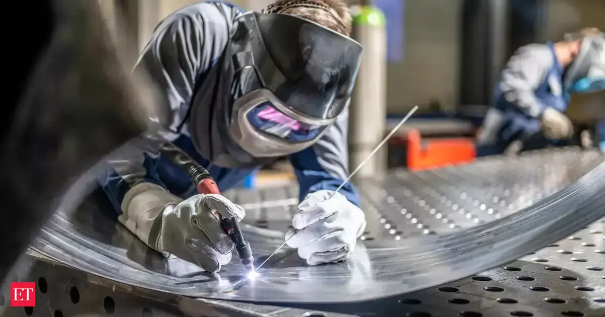 China’s services growth hits three-month low in October, PMI shows