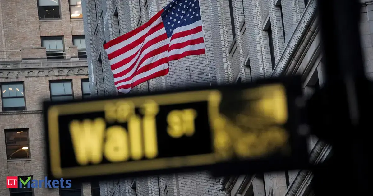 US stocks trade lower as investors assess corporate earnings, mixed economic data
