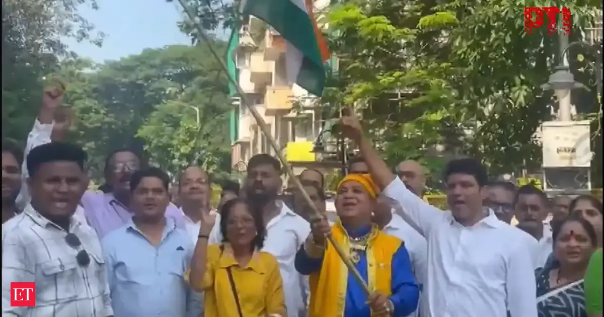 Vande Mataram: BJP workers protest outside Abu Azmi's house