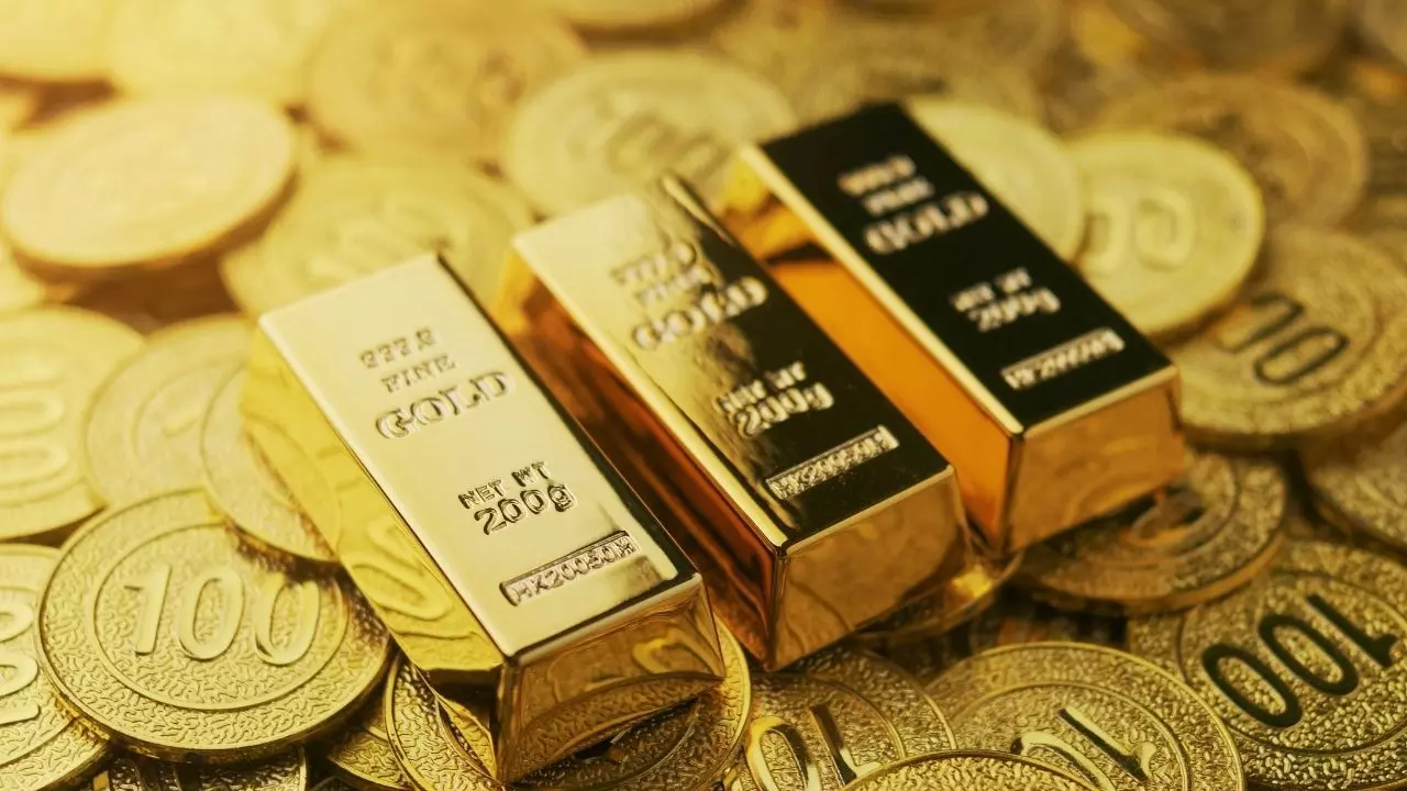 Gold prices firm near Rs 1.24 lakh/10g, remain rangebound amid global uncertainty. Which way will it move next?