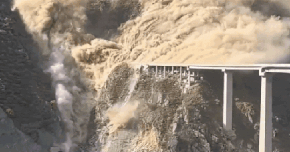 Bridge at hydropower station in China collapses