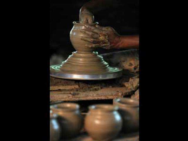 Brand new clay pot at the time of Sinhala