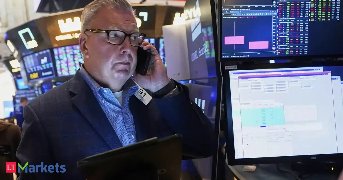 Wall Street tumbles: Wall Street sinks as investors fret about rate cuts