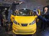 Journalist takes a look of Nissan NV200 taxi van from top