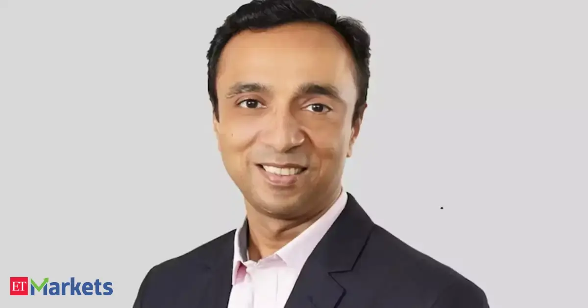 Midcaps set to outperform despite valuation premium as earnings momentum strengthens: Alok Agarwal