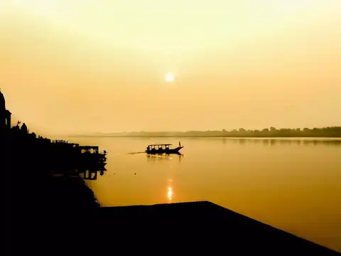 Narmada: circumambulation purifies all