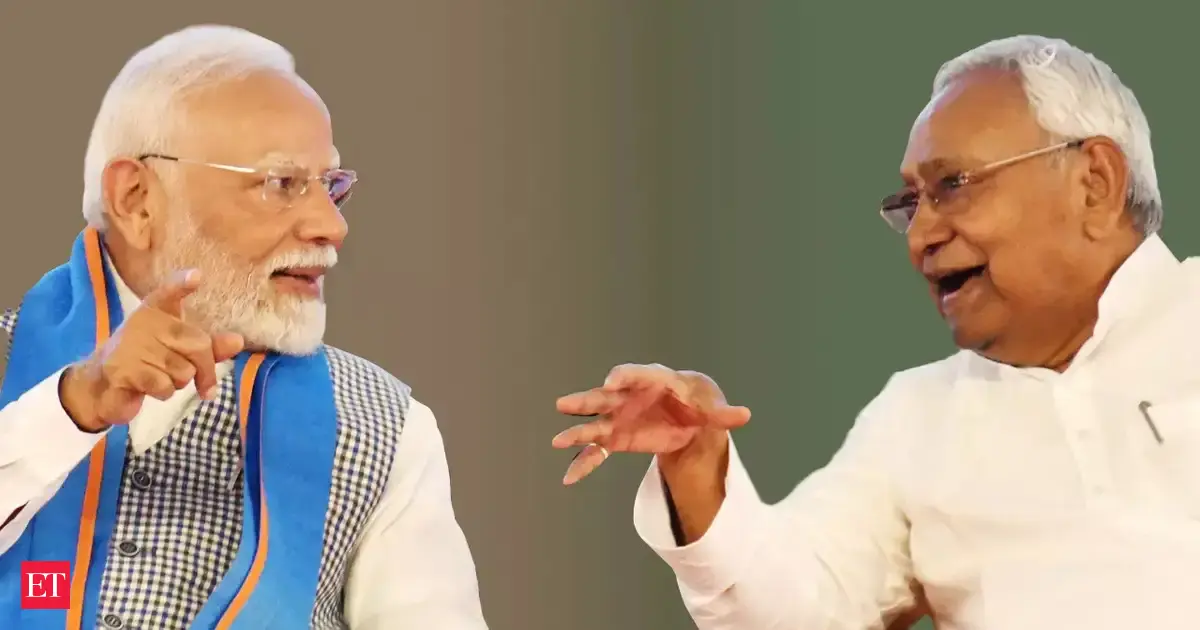 Bihar Chief Minister Nitish Kumar tries to touch PM Modi's feet at Patna airport