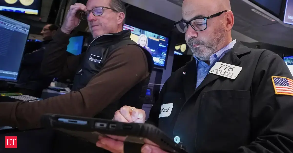 Russell 2000 index of small-cap stocks are struggling against S&amp;P 500, Dow Jones, Nasdaq. Worrying signs for small companies in U.S.?