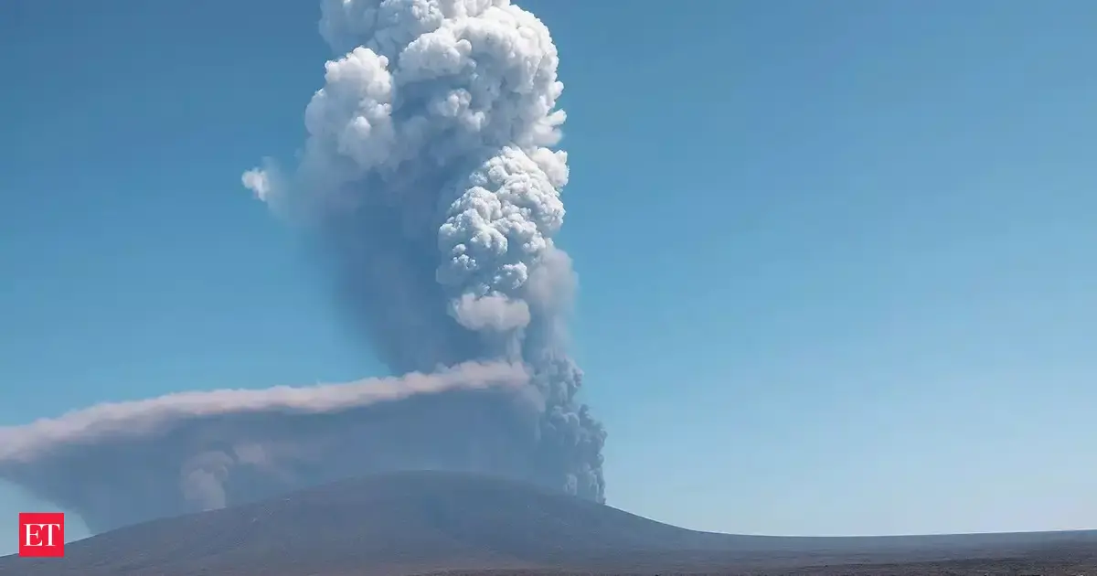 Video: Ethiopia’s Hayli Gubbi volcano erupts for the first time in over 10000 years, sending massive ash plumes toward Oman and Yemen