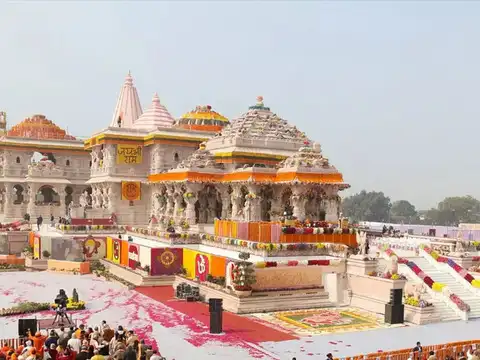 Why do people visit Ayodhya on Vivah Panchami?  