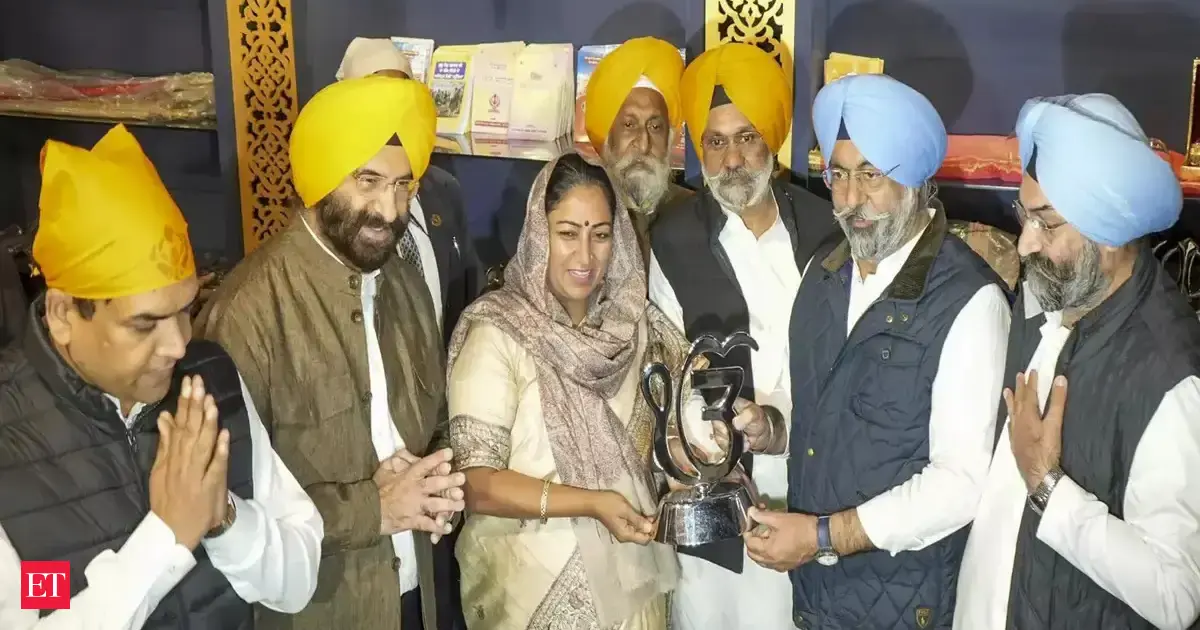 Are schools, banks closed in Delhi today?