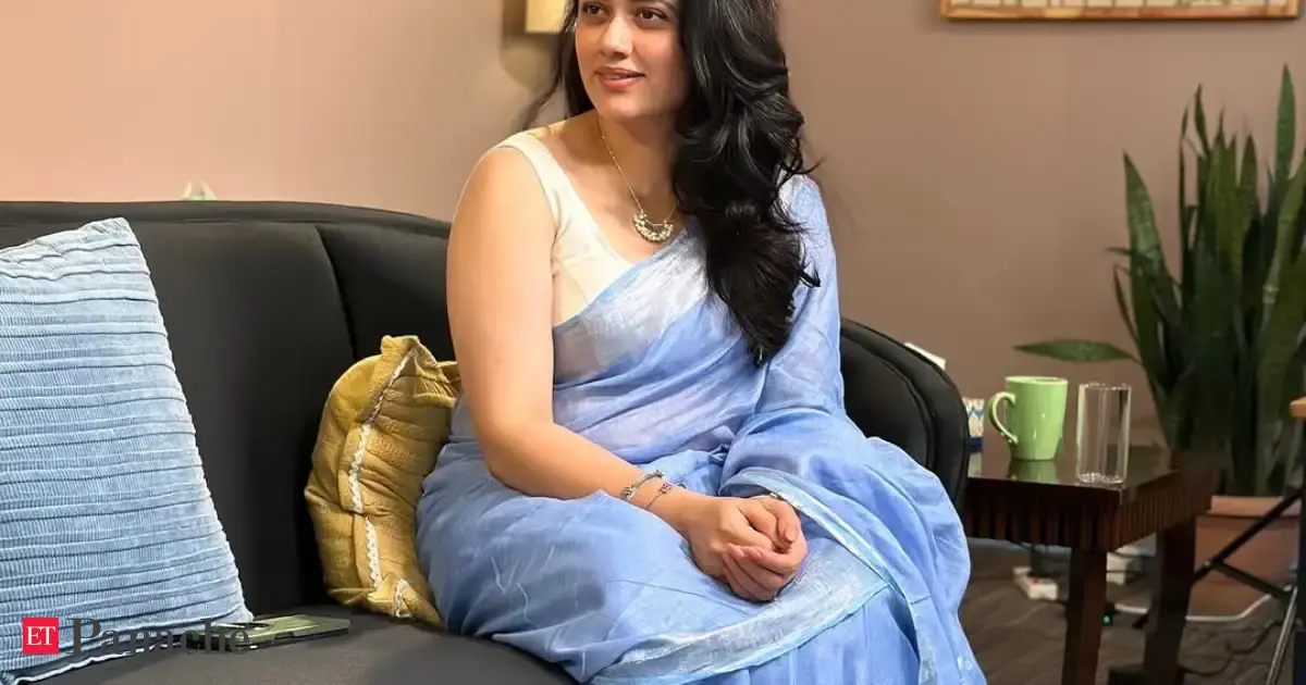 After viral fame, internet crush Girija Oak, the girl in blue saree, shares her auto-rickshaw struggles and other parents reaction at her son's school