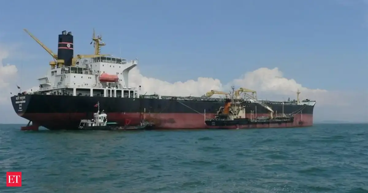 Think tank says 30 false-flag tankers shipped EUR 2.1 bn Russian oil to India in 2025