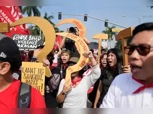 Thousands in Philippines protest corruption and demand return of stolen ...