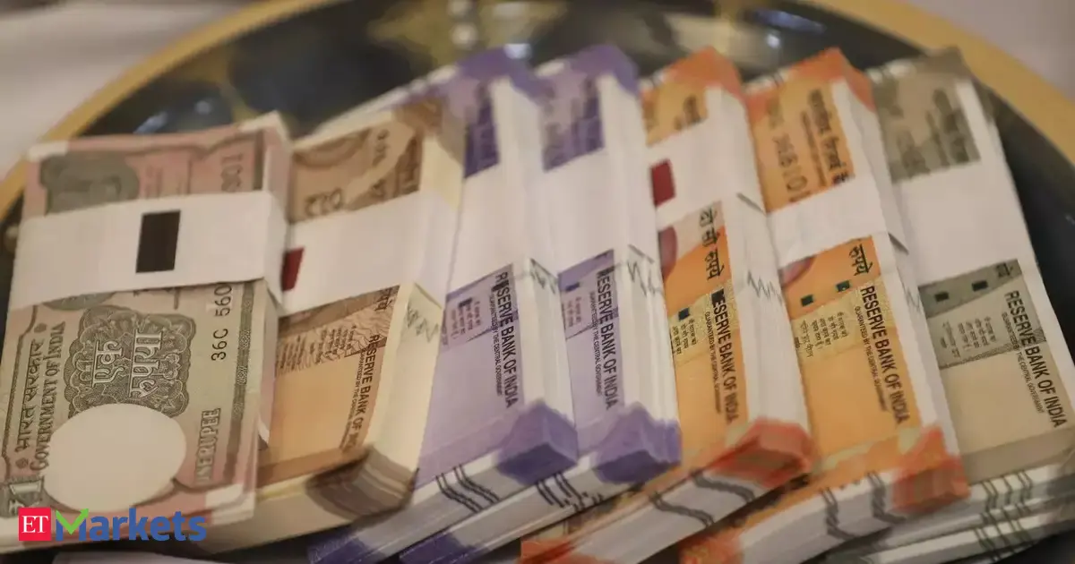 Rupee wavers as blockbuster economic growth wrangles with persistent outflows