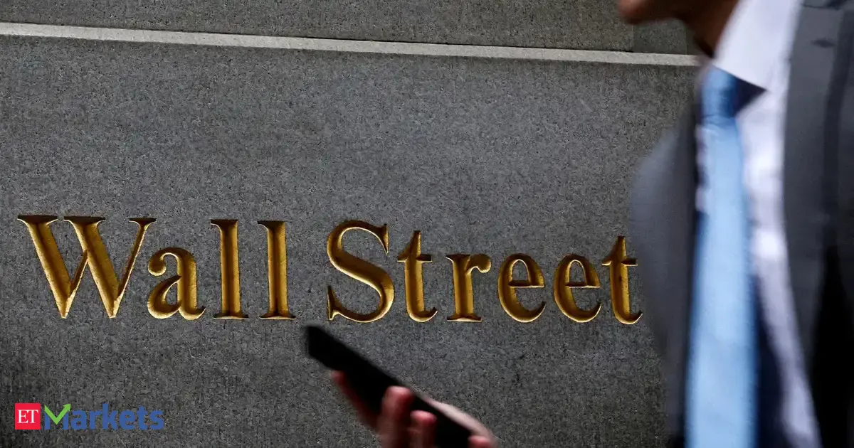 US stocks edge lower ahead of Fed's Powell's speech, manufacturing data