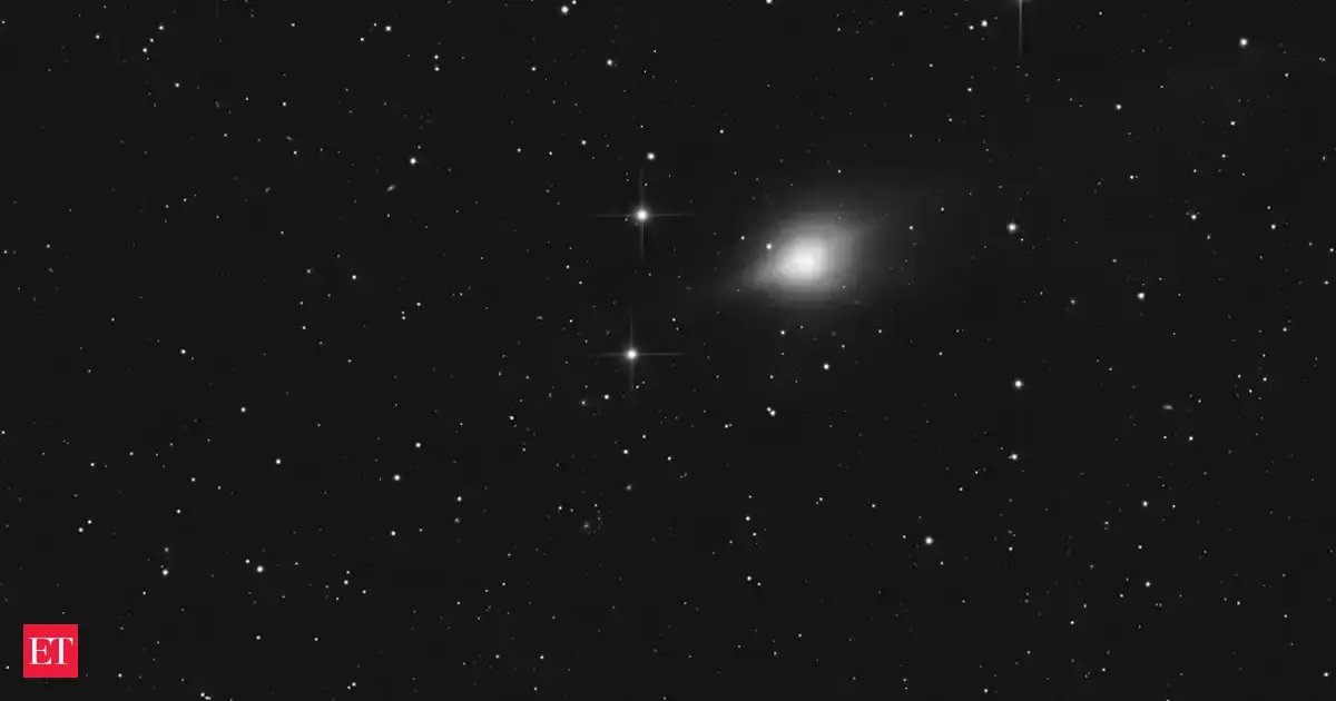 3I/ATLAS: Harvard astrophysicist spots unusual objects surrounding interstellar visitor's 'Sunward Anti-Tail' - Are they rocky fragments or something else?