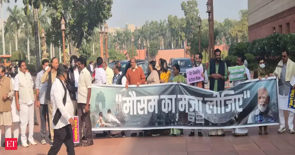'Mausam ka maza lijiye': Opposition MPs protest against Centre over air pollution outside Parliament