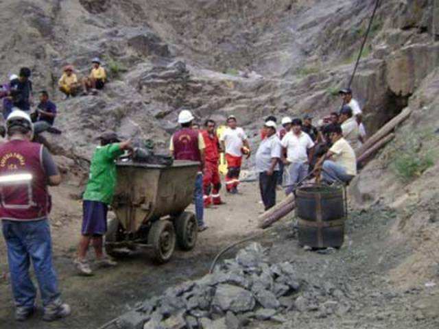 Miners trapped in Lima
