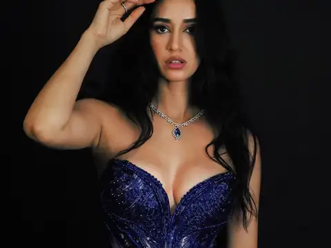 Her glam night look