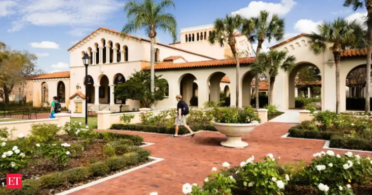 Florida college student arrested after AR-15, tactical gear and 1,500 rounds of ammo allegedly discovered in dorm room