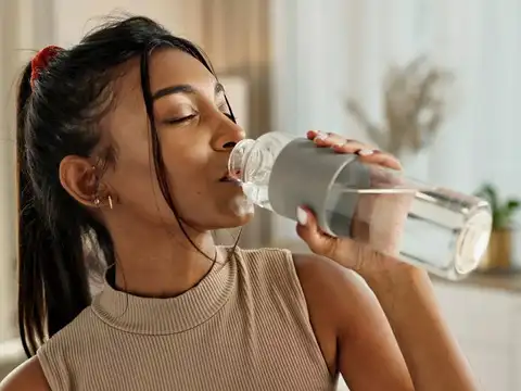 Diluted digestion: water right before or after meals