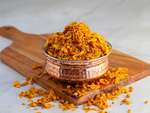 Chips & Namkeen