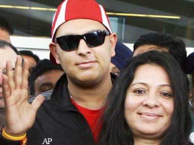 Recovering Yuvraj Singh returns to warm welcome