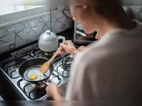 What happens to eggs when they are fried this way