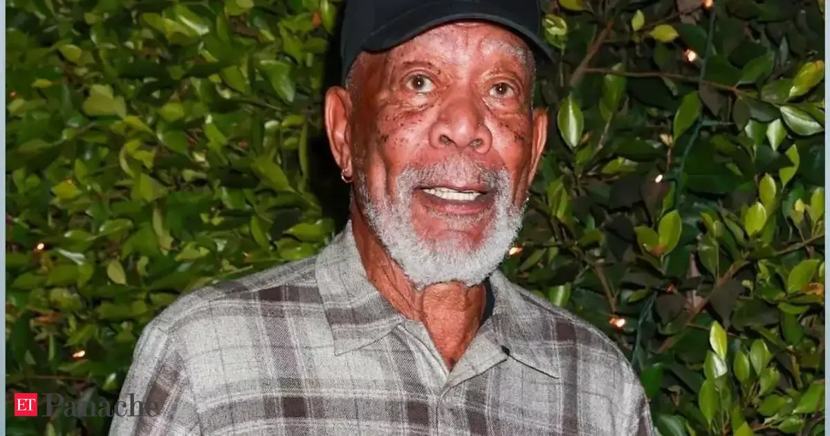 Quote of the day by Morgan Freeman: 'The best way to guarantee a loss is to quit"