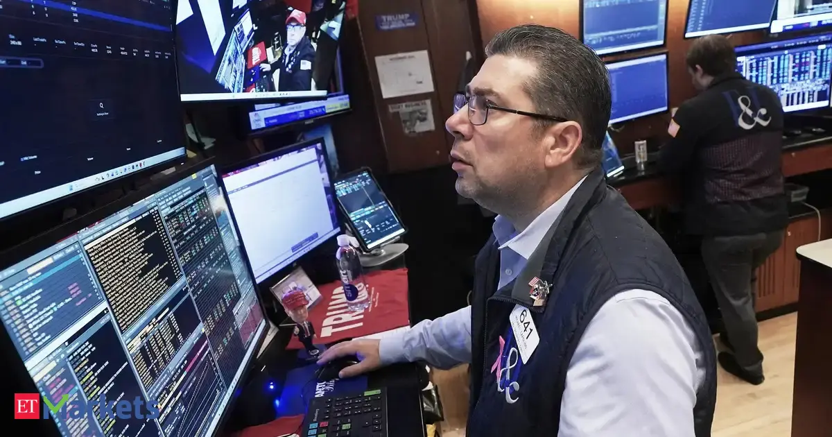 S&amp;P registers record close as growth stocks advance