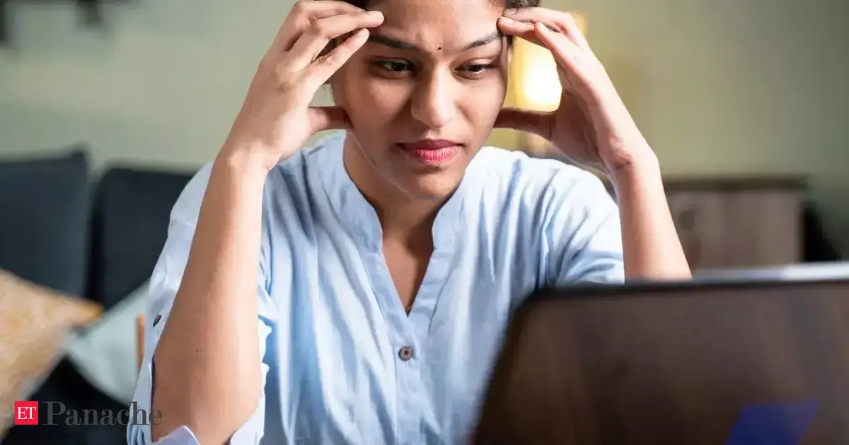 'What if I can’t keep up?': 26-year-old woman torn between leaving an easy 9-to-5 for fintech